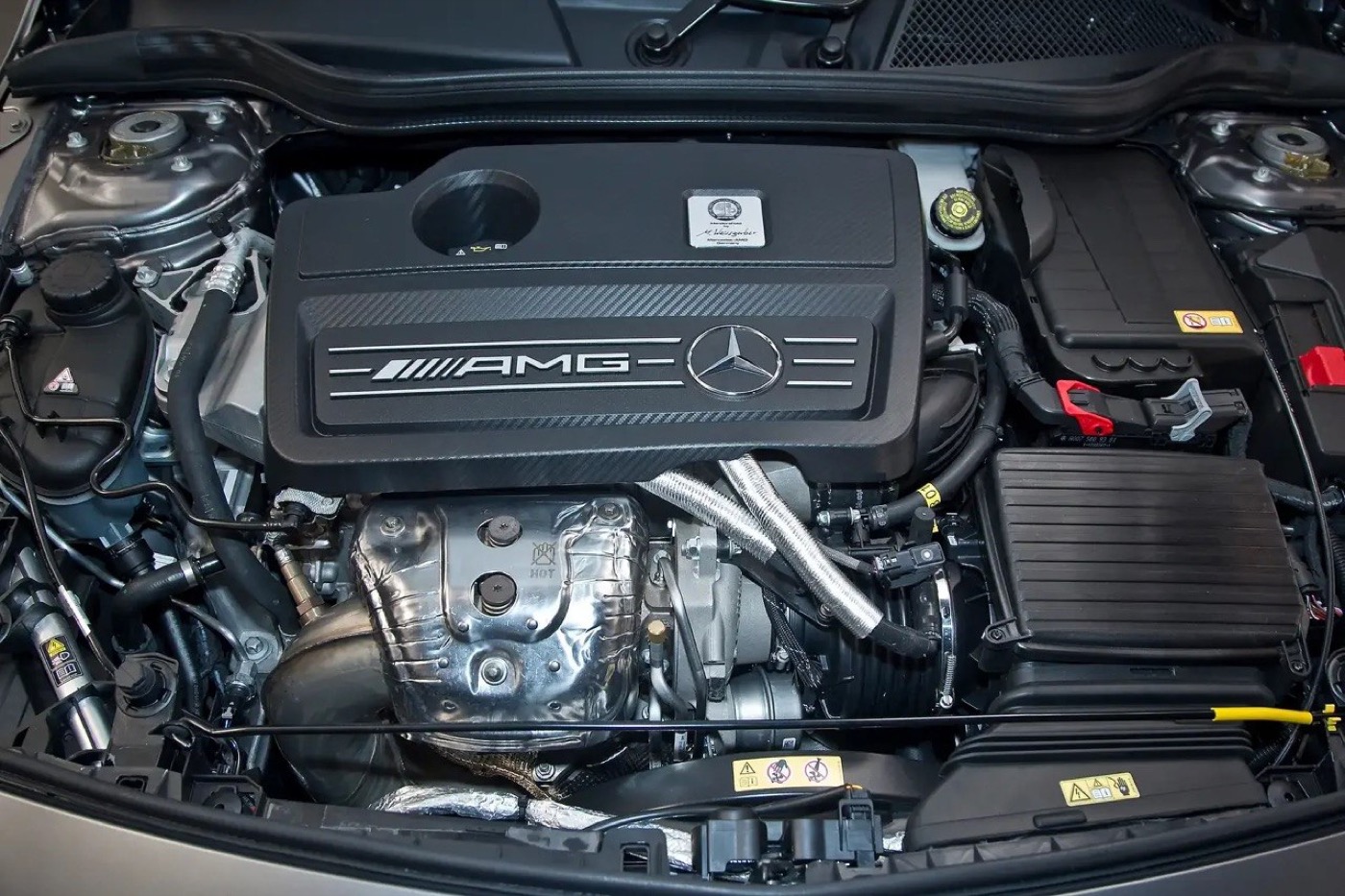 Motore Mercedes-AMG nel vano sotto il cofano